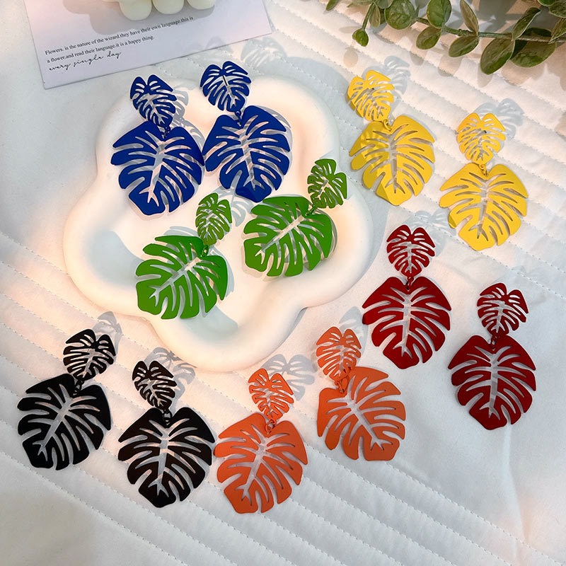 NatureGlow Hollow Leaf Earrings
