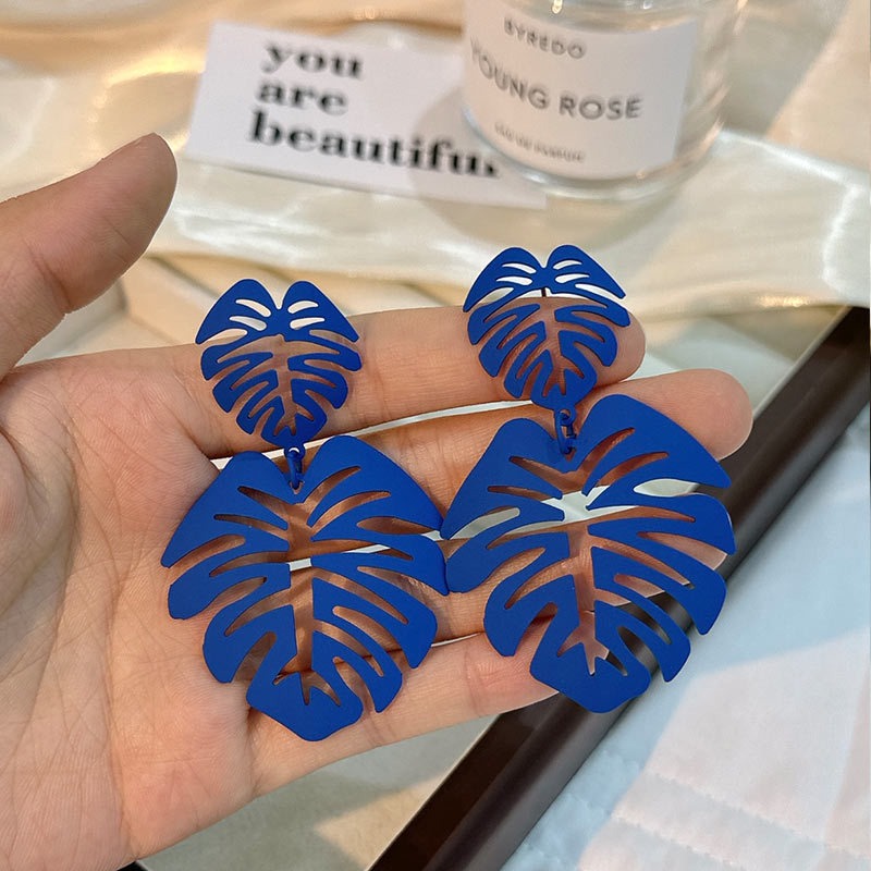 NatureGlow Hollow Leaf Earrings